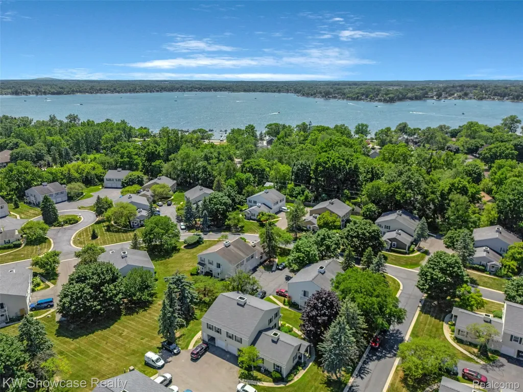 1424 Harbor Drive Walled Lake City MI 48390