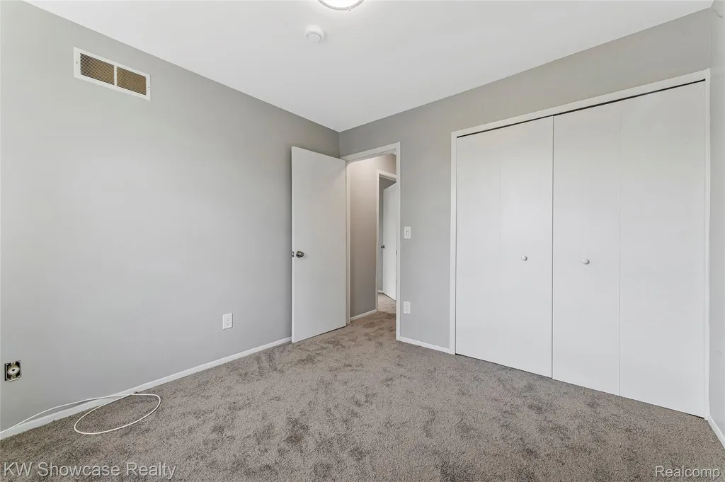 1424 Harbor Drive Walled Lake City MI 48390