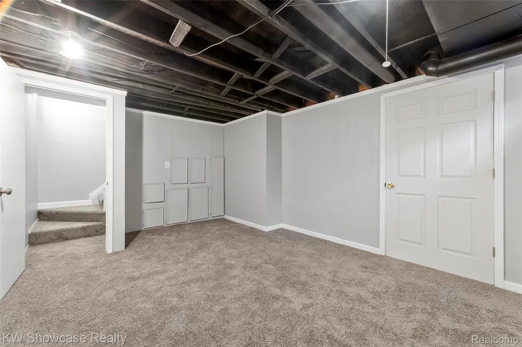 1424 Harbor Drive Walled Lake City MI 48390