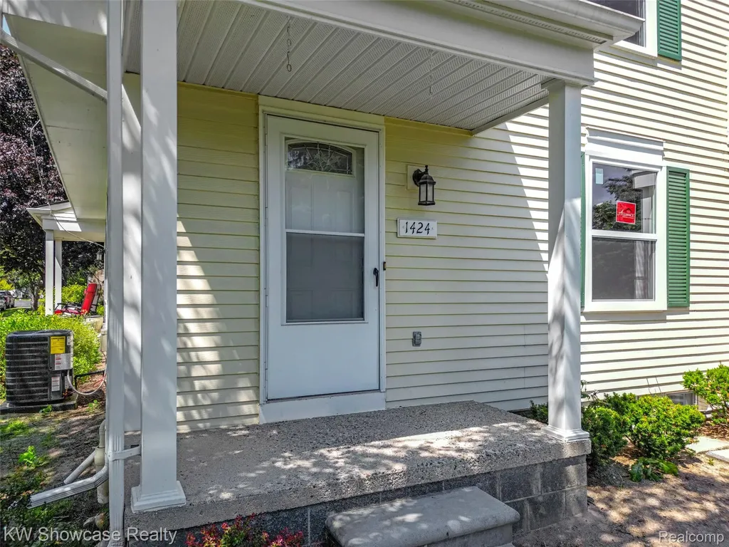 1424 Harbor Drive Walled Lake City MI 48390