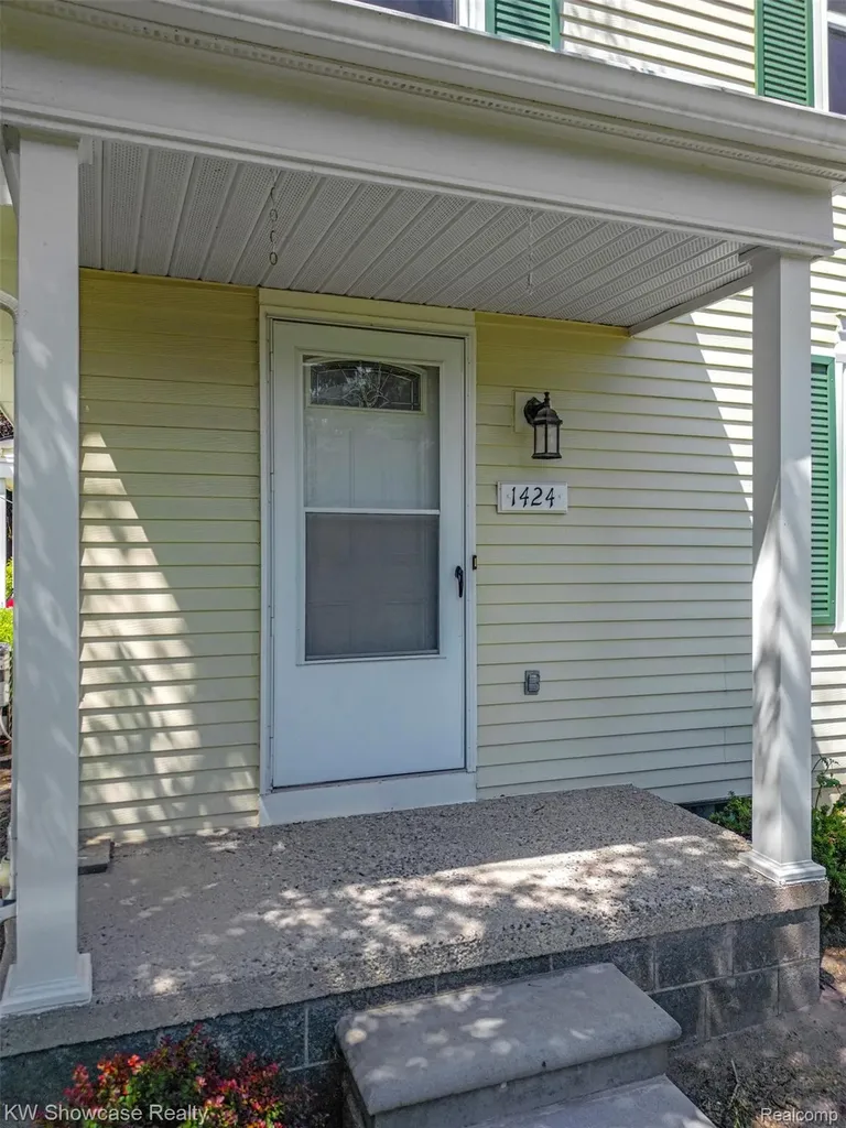 1424 Harbor Drive Walled Lake City MI 48390