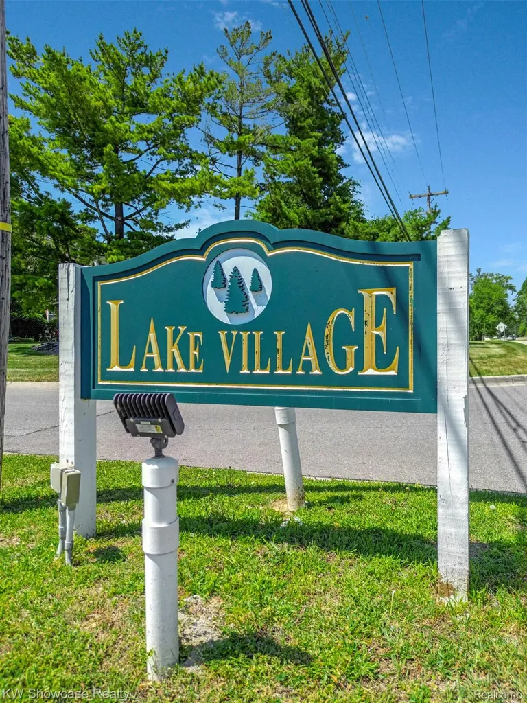 1424 Harbor Drive Walled Lake City MI 48390