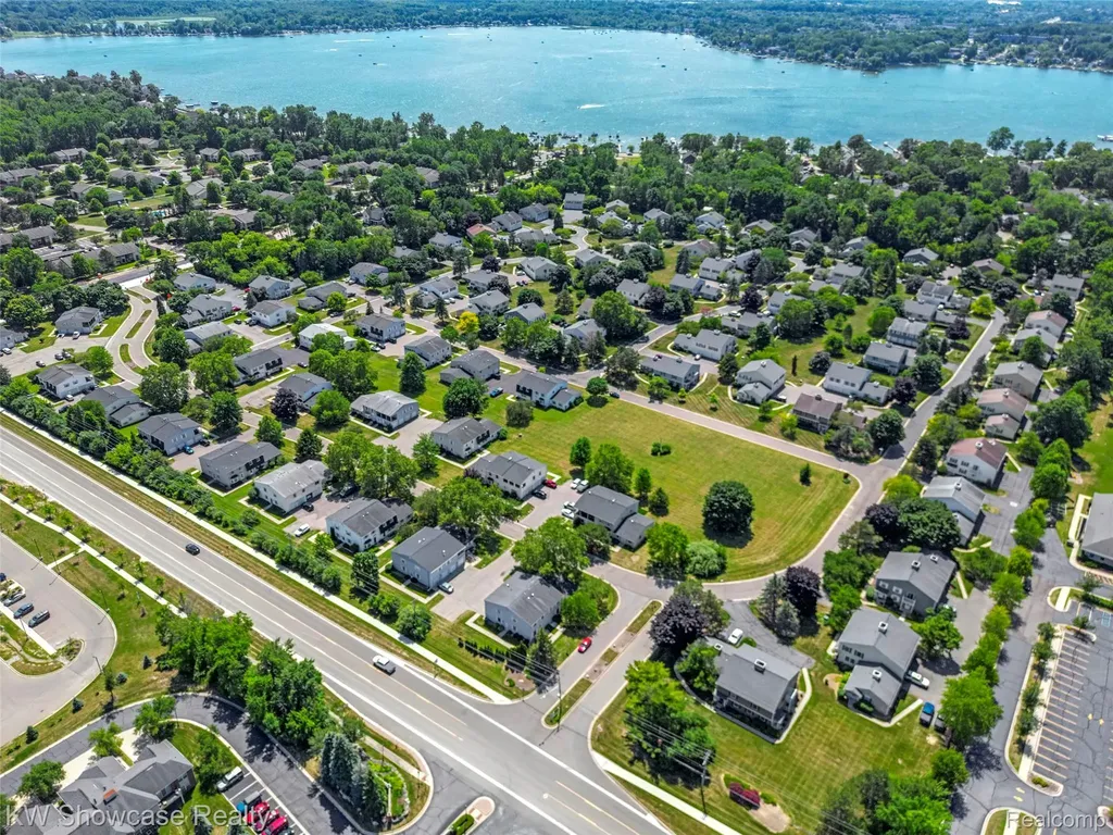 1424 Harbor Drive Walled Lake City MI 48390