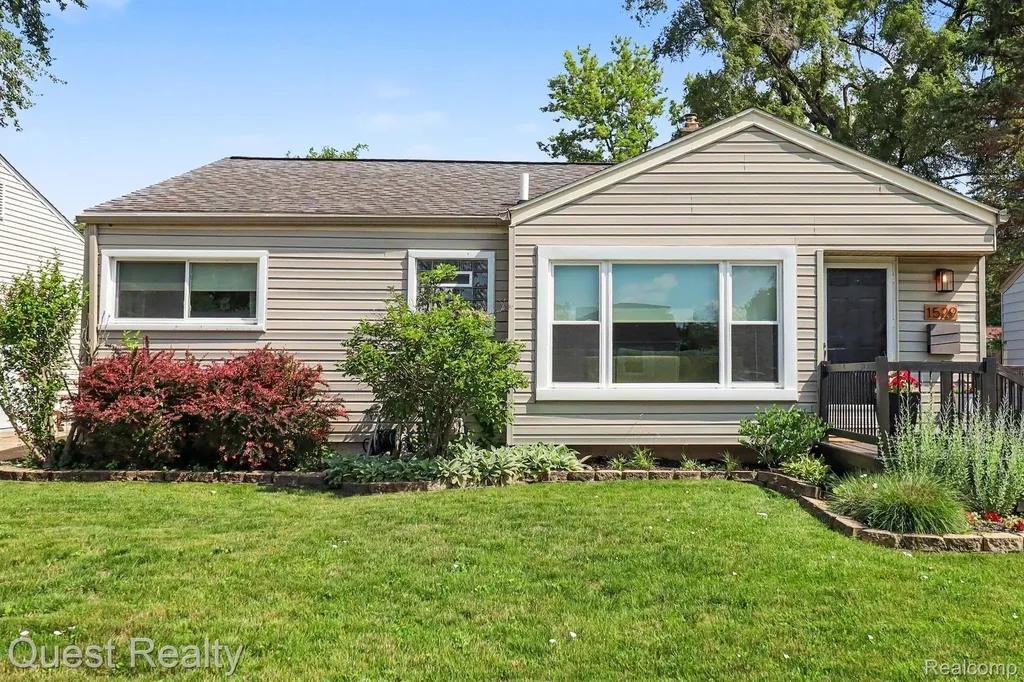 1529 Amelia Avenue Royal Oak City MI 48073
