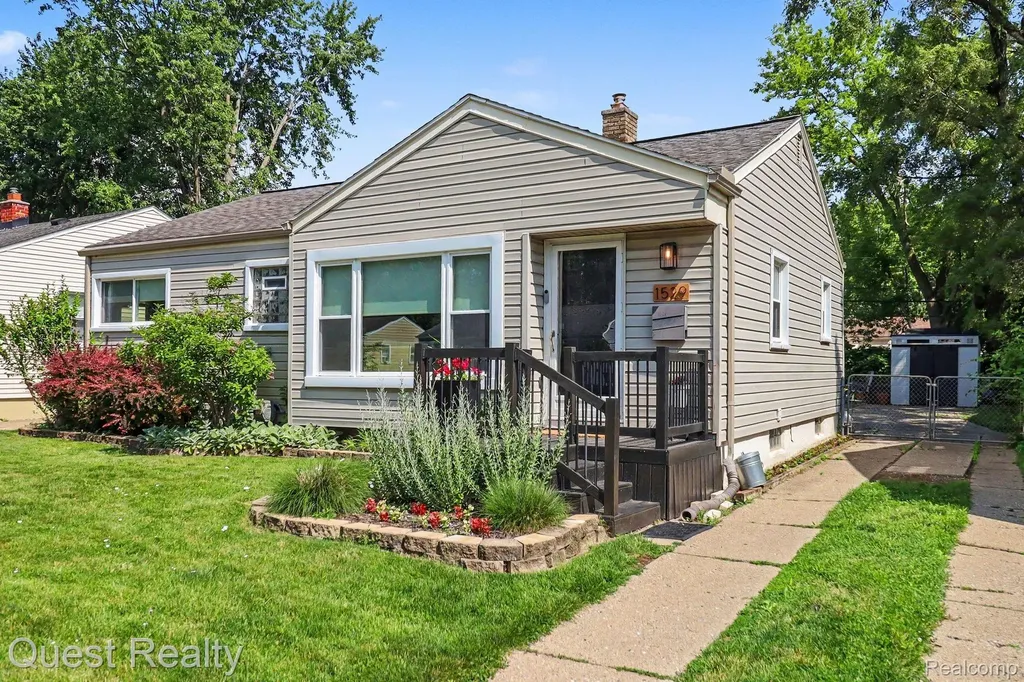1529 Amelia Avenue Royal Oak City MI 48073