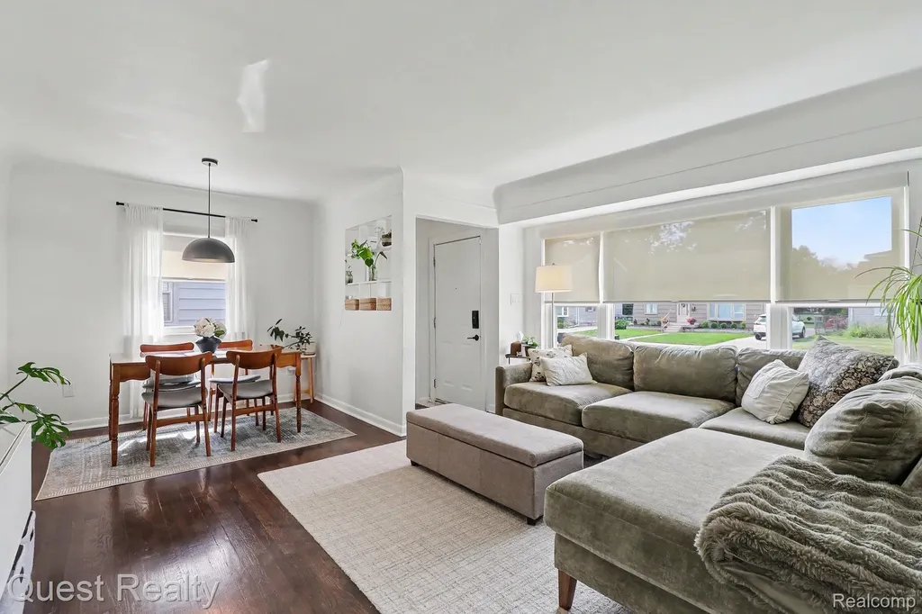 1529 Amelia Avenue Royal Oak City MI 48073
