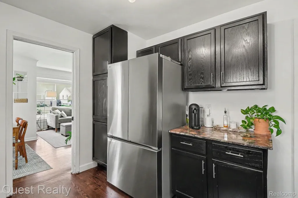 1529 Amelia Avenue Royal Oak City MI 48073
