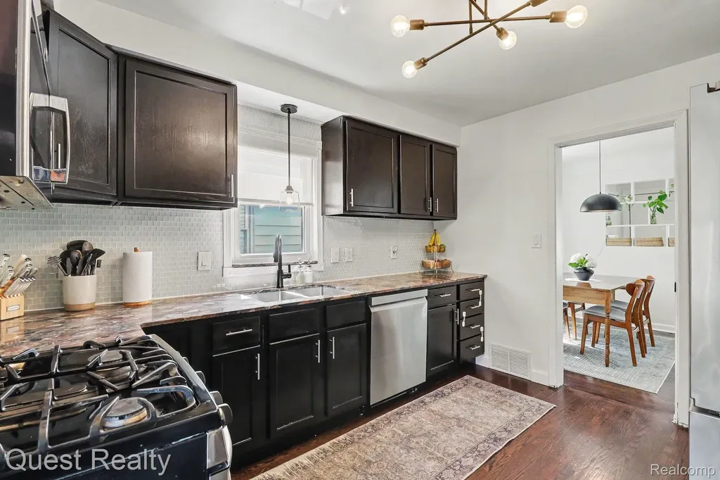 1529 Amelia Avenue Royal Oak City MI 48073