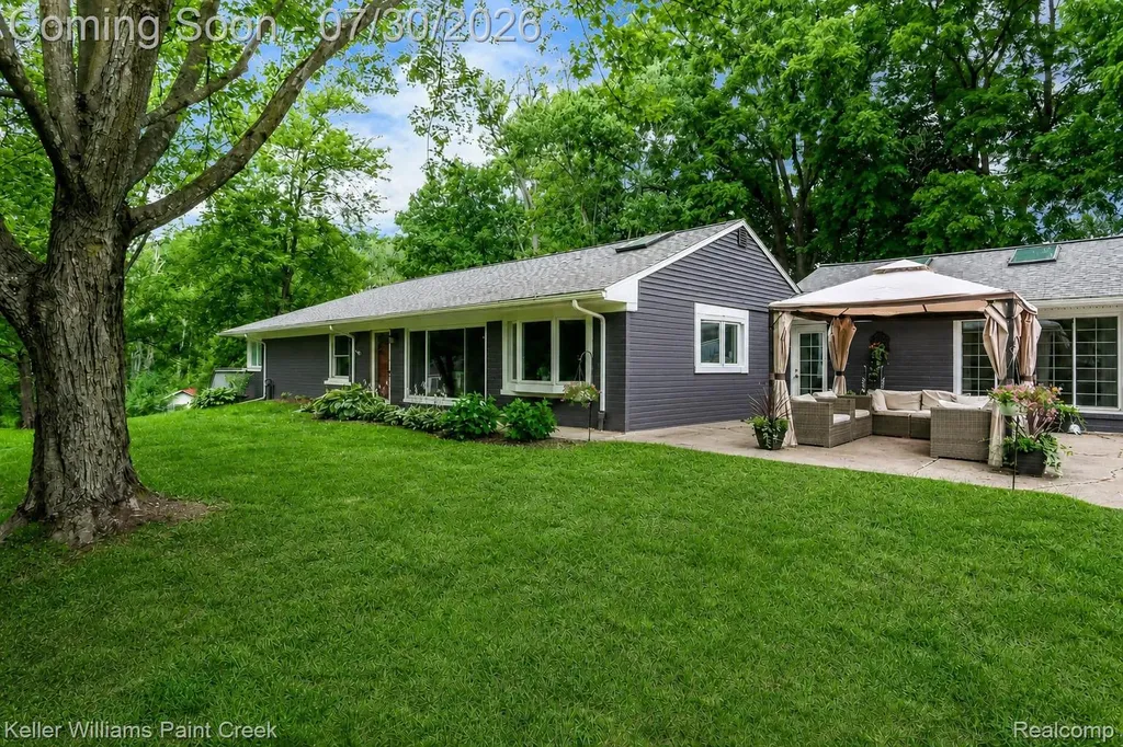 340 Whims Lane Oakland Charter Township MI 48306