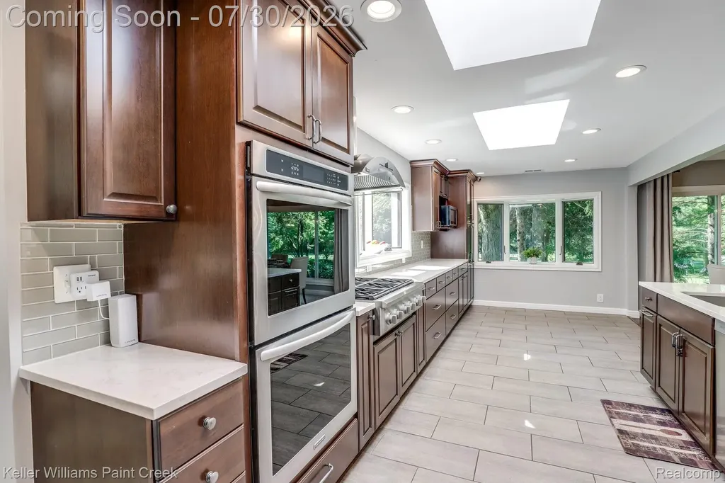 340 Whims Lane Oakland Charter Township MI 48306