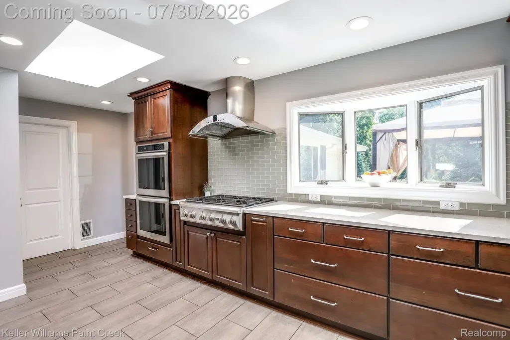 340 Whims Lane Oakland Charter Township MI 48306