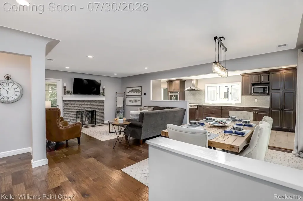 340 Whims Lane Oakland Charter Township MI 48306