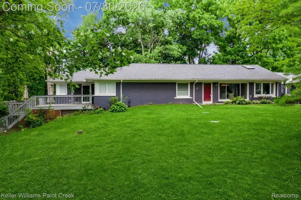340 Whims Lane Oakland Charter Township MI 48306
