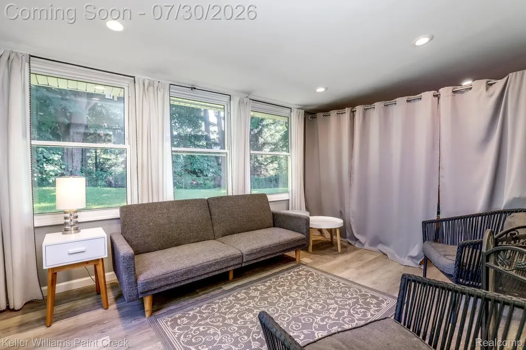 340 Whims Lane Oakland Charter Township MI 48306