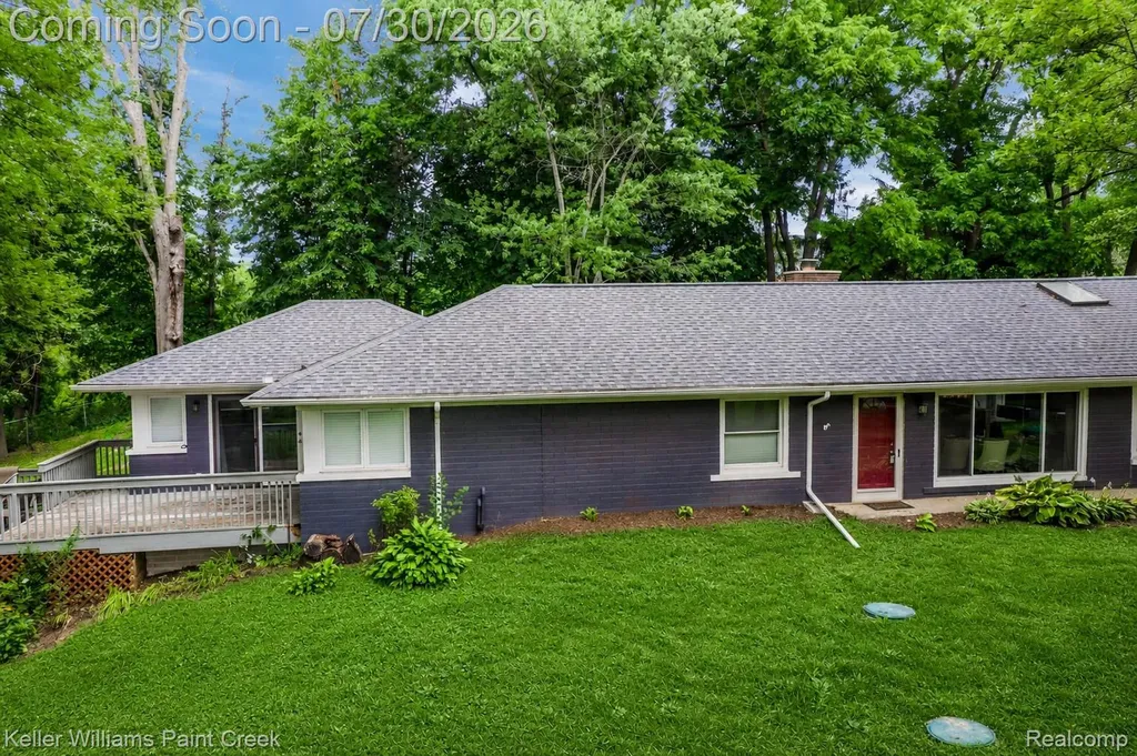 340 Whims Lane Oakland Charter Township MI 48306