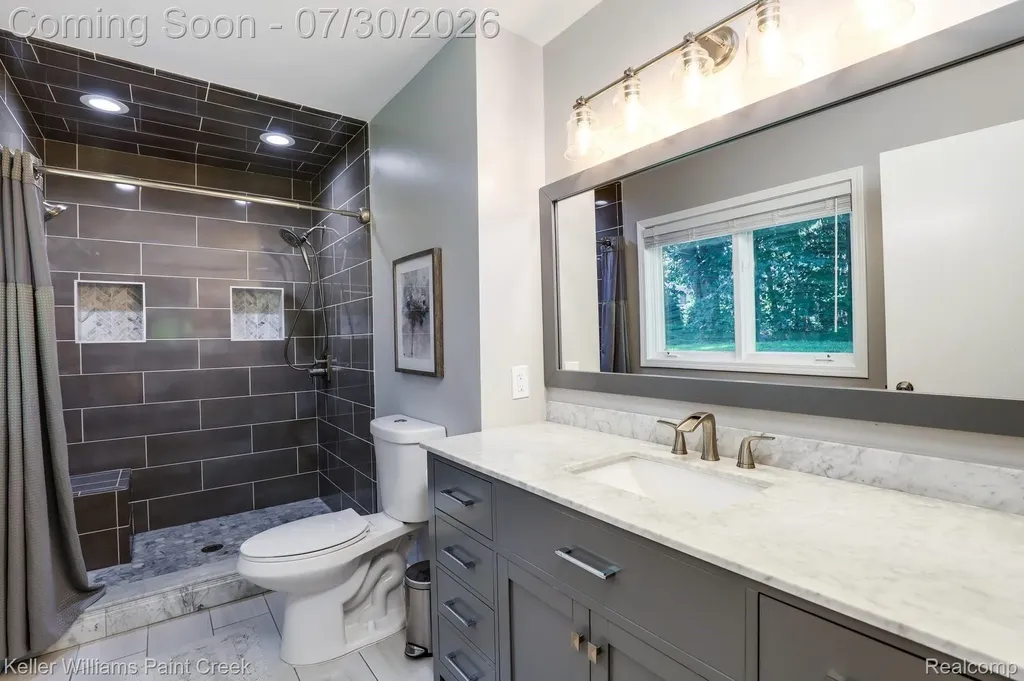 340 Whims Lane Oakland Charter Township MI 48306