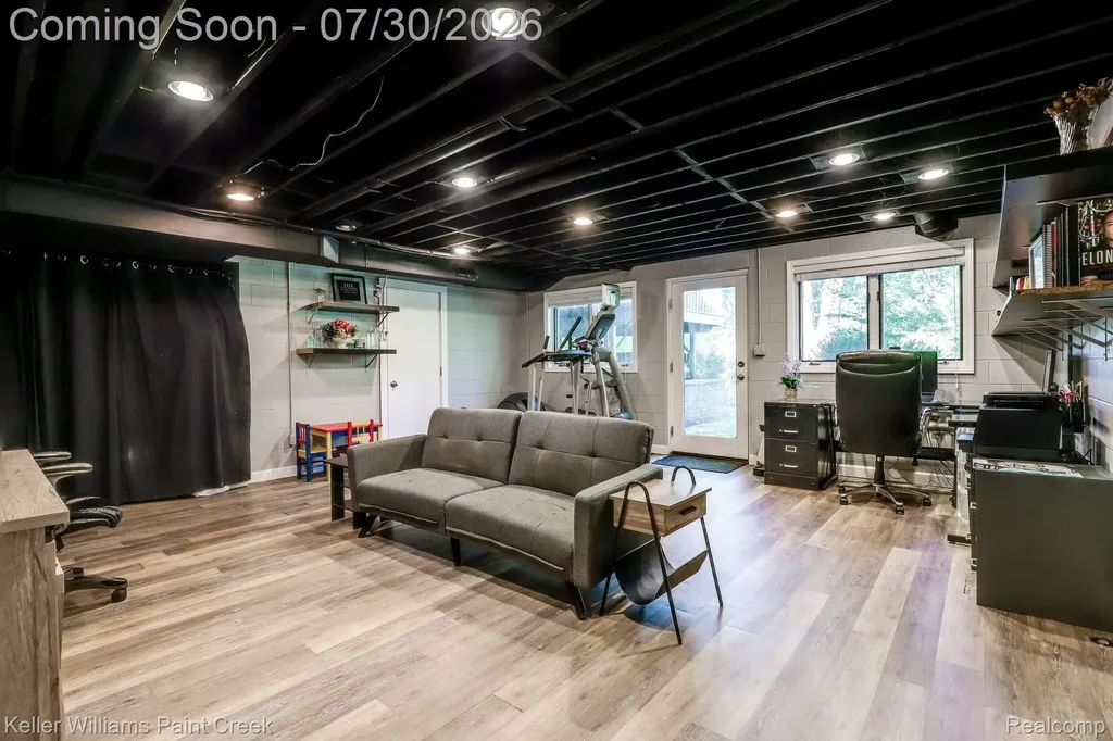 340 Whims Lane Oakland Charter Township MI 48306