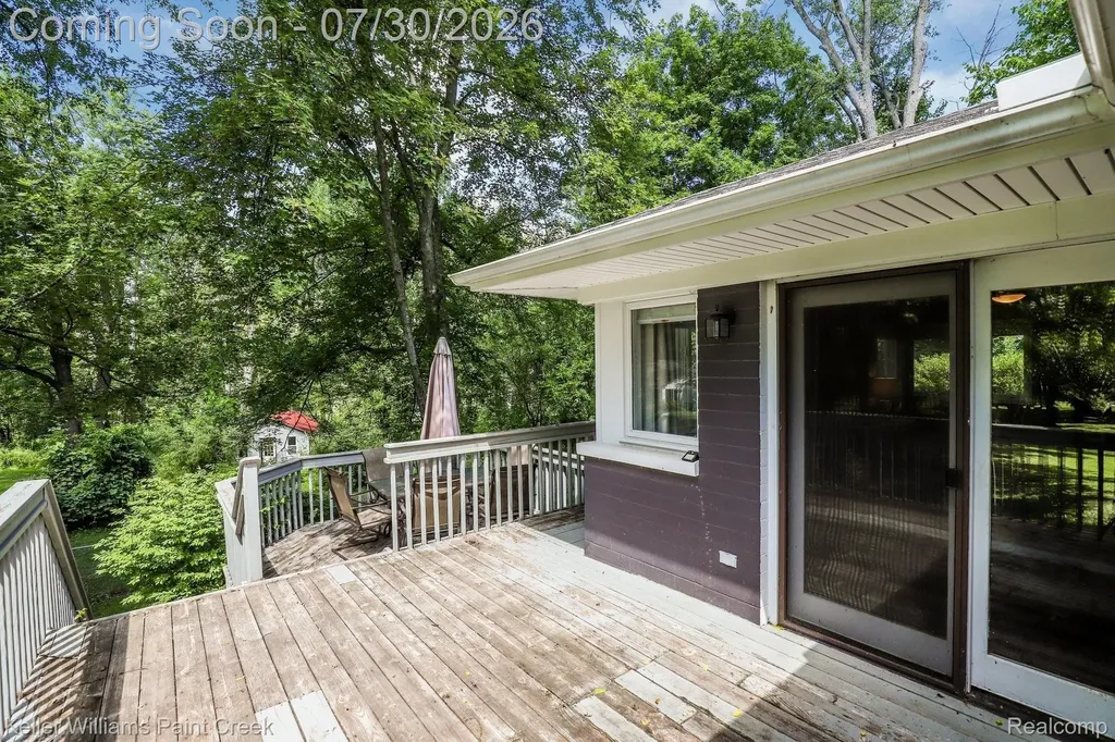 340 Whims Lane Oakland Charter Township MI 48306