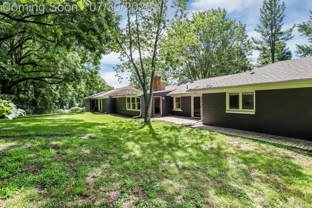 340 Whims Lane Oakland Charter Township MI 48306