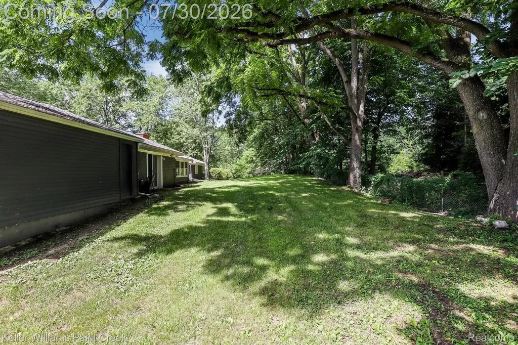 340 Whims Lane Oakland Charter Township MI 48306