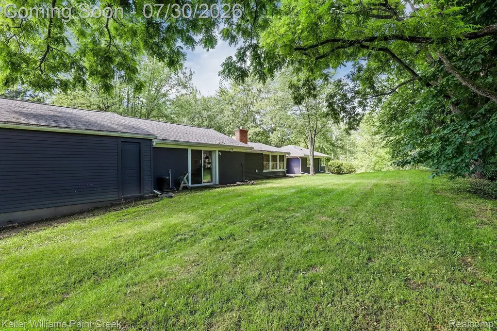 340 Whims Lane Oakland Charter Township MI 48306