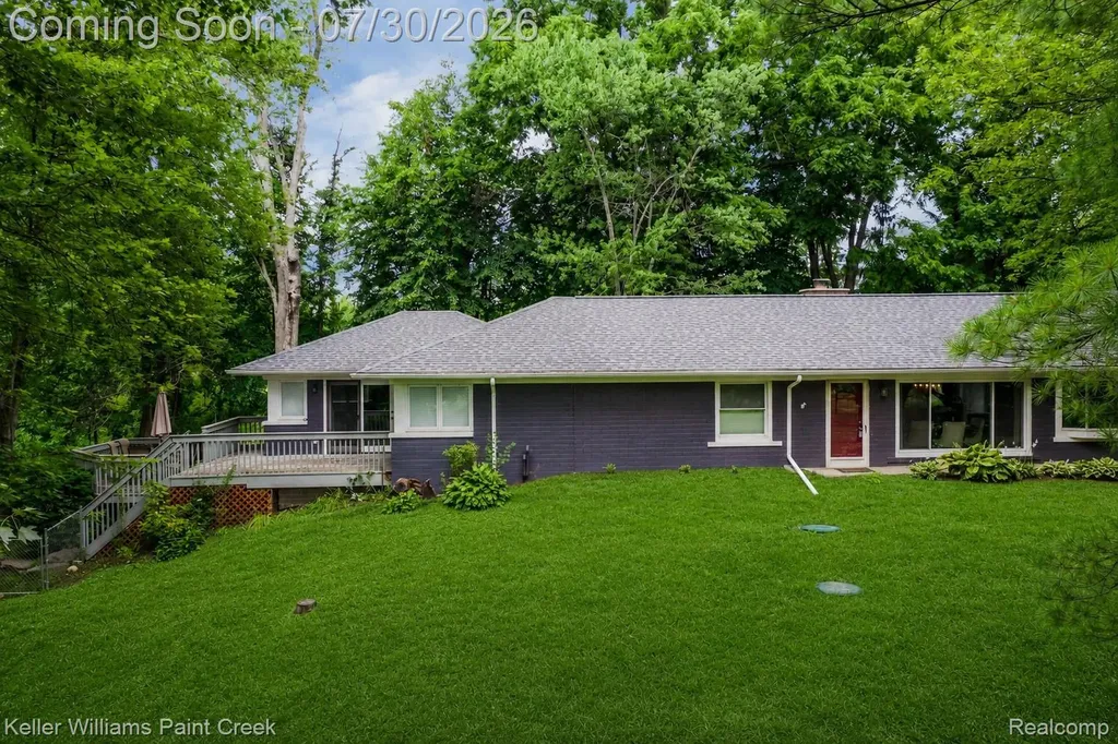 340 Whims Lane Oakland Charter Township MI 48306