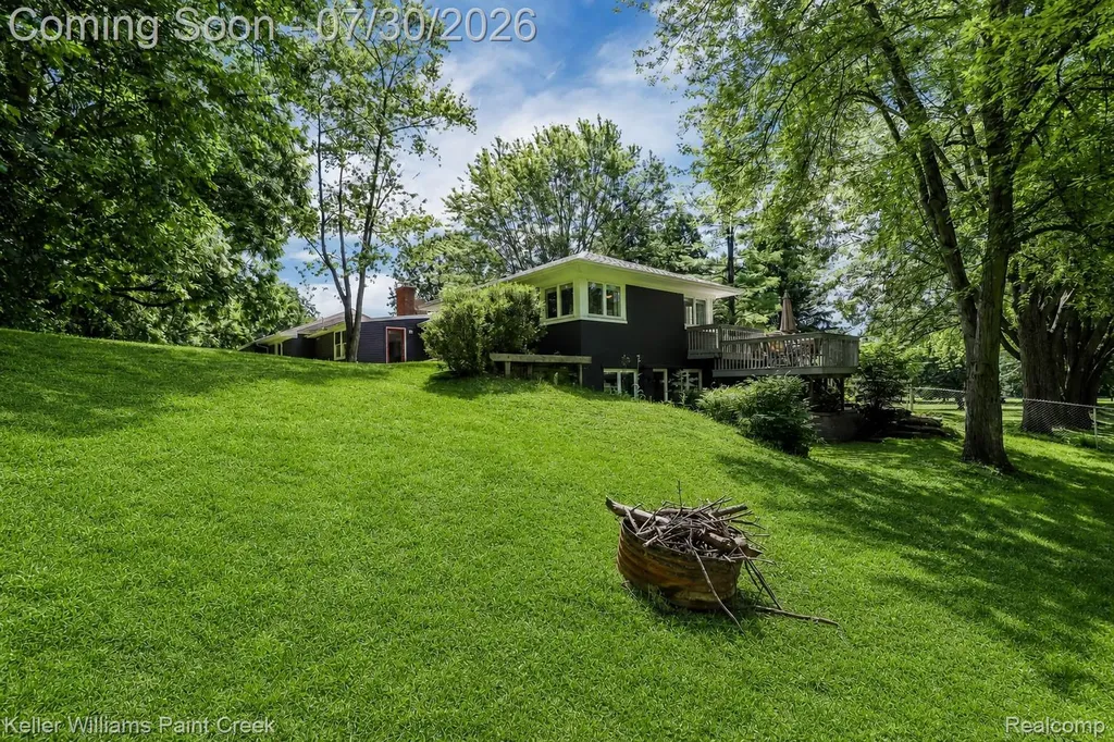 340 Whims Lane Oakland Charter Township MI 48306