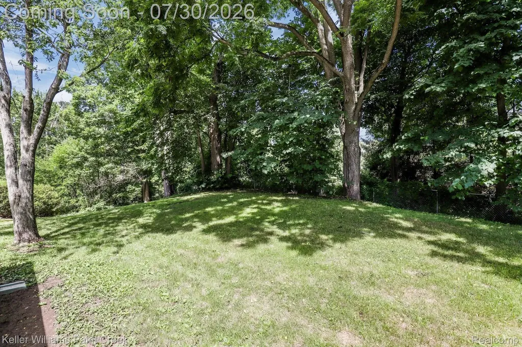 340 Whims Lane Oakland Charter Township MI 48306