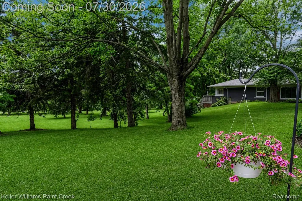340 Whims Lane Oakland Charter Township MI 48306