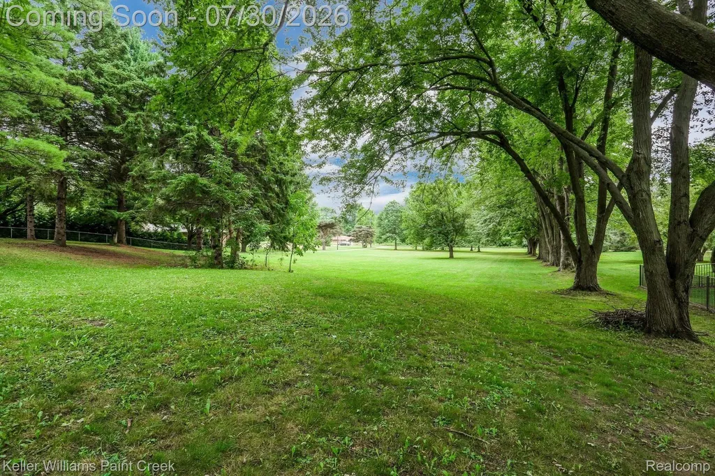340 Whims Lane Oakland Charter Township MI 48306