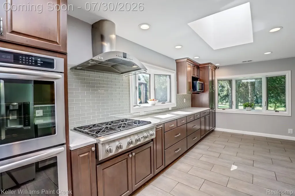 340 Whims Lane Oakland Charter Township MI 48306