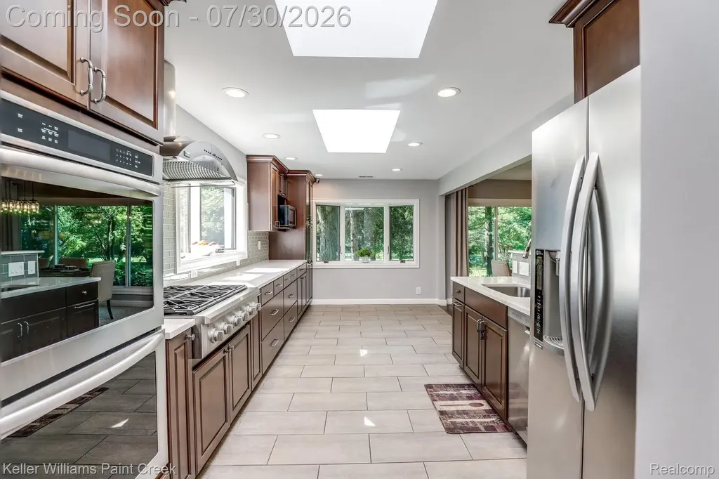 340 Whims Lane Oakland Charter Township MI 48306