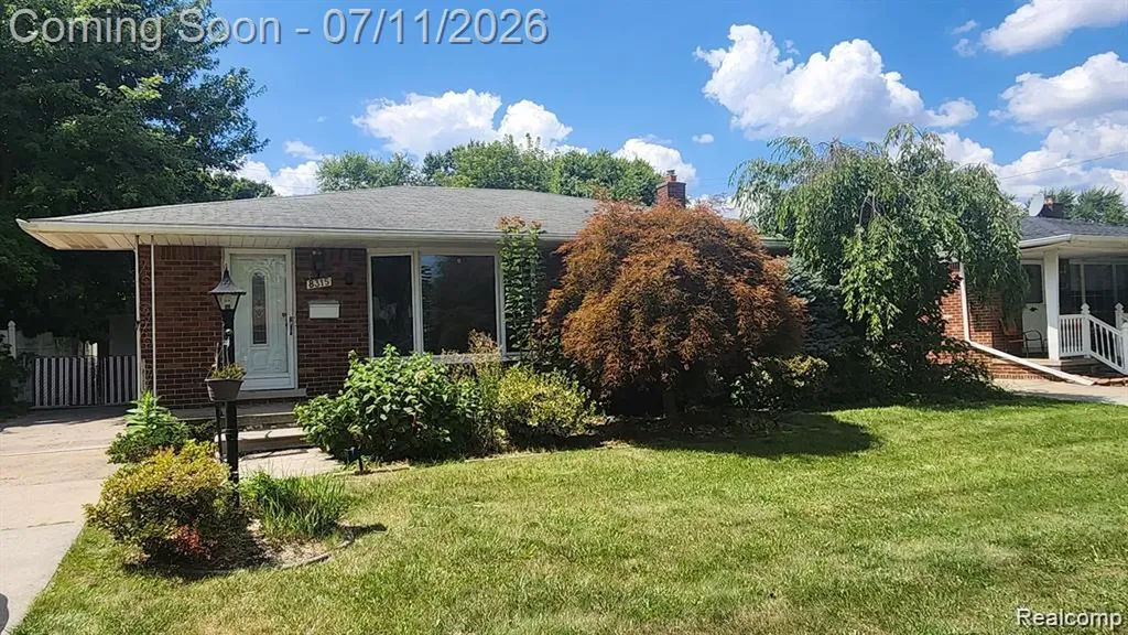 8315 Arnold Street Dearborn Heights City MI 48127