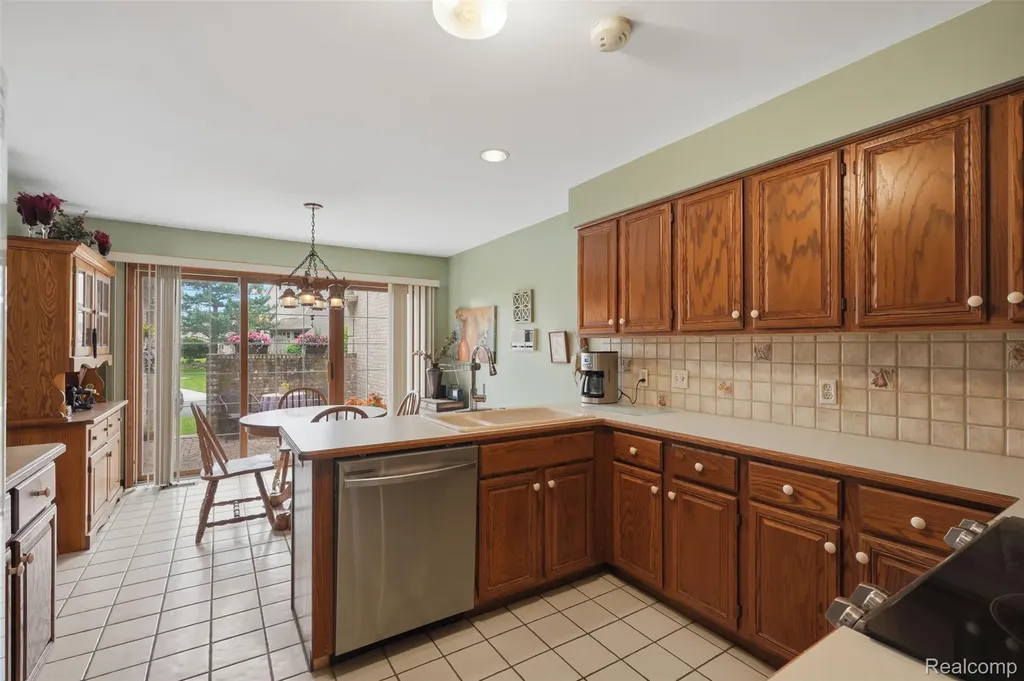 42675 Christina Drive Sterling Heights City MI 48313