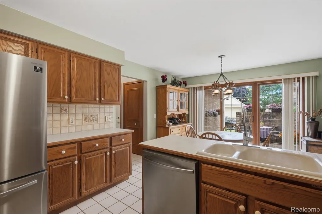 42675 Christina Drive Sterling Heights City MI 48313