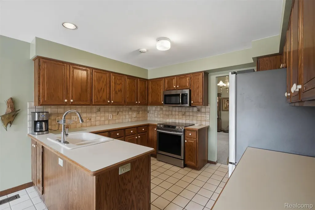 42675 Christina Drive Sterling Heights City MI 48313