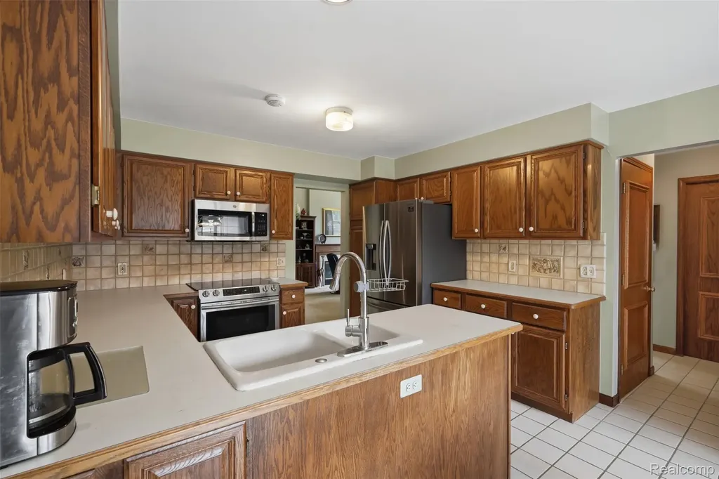 42675 Christina Drive Sterling Heights City MI 48313
