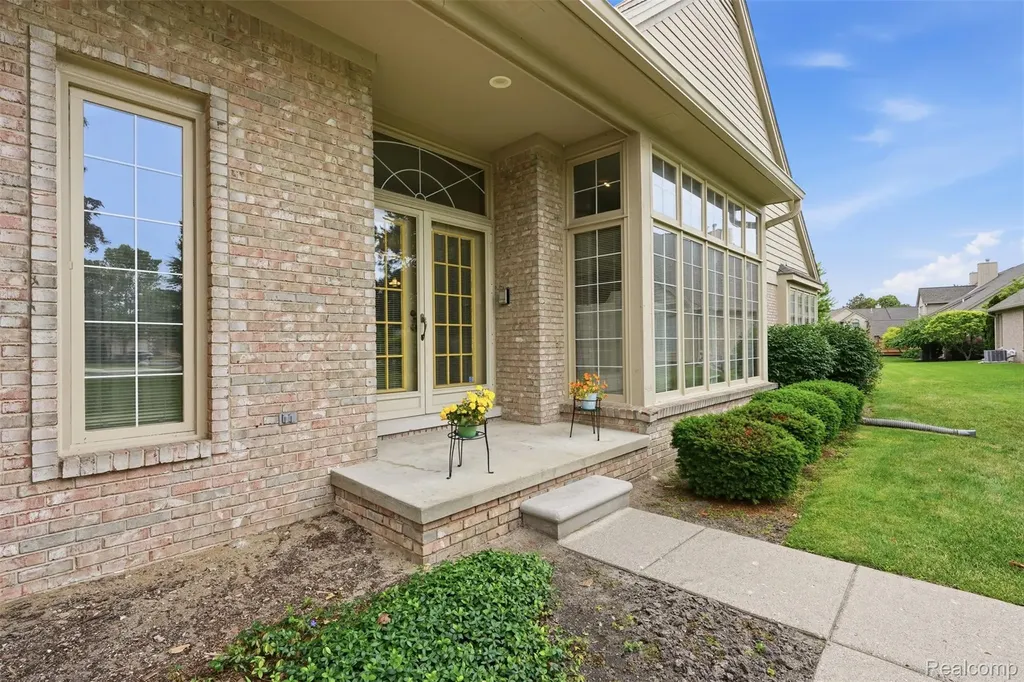42675 Christina Drive Sterling Heights City MI 48313