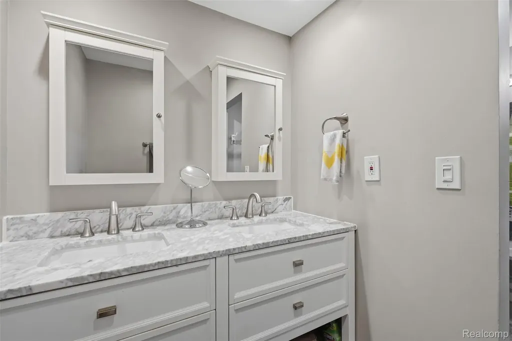 42675 Christina Drive Sterling Heights City MI 48313