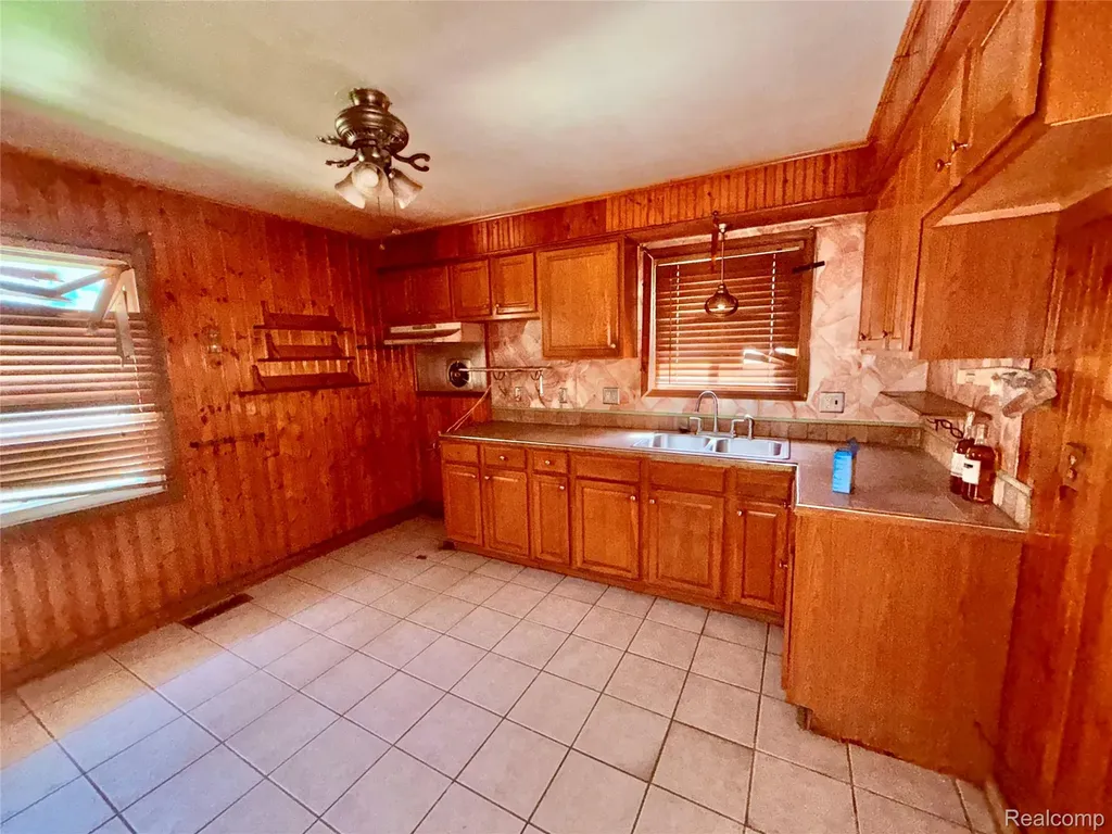 26245 Dartmouth Street Inkster City MI 48141