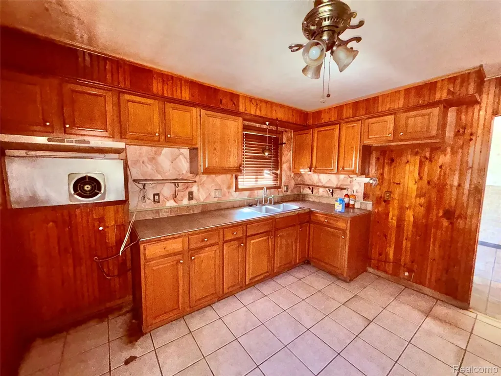26245 Dartmouth Street Inkster City MI 48141