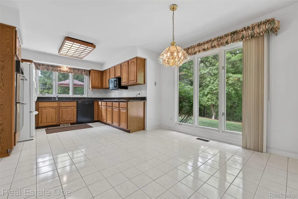 3400 Wedgewood Drive Rochester Hills City MI 48306