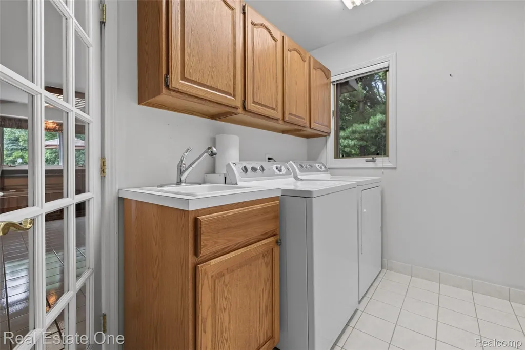 3400 Wedgewood Drive Rochester Hills City MI 48306
