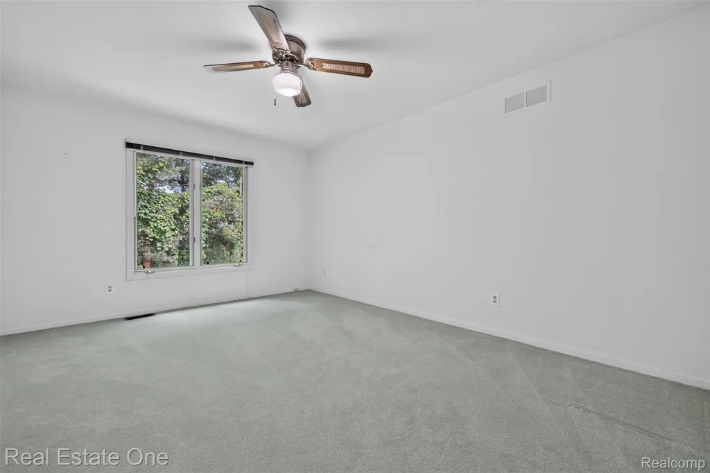 3400 Wedgewood Drive Rochester Hills City MI 48306