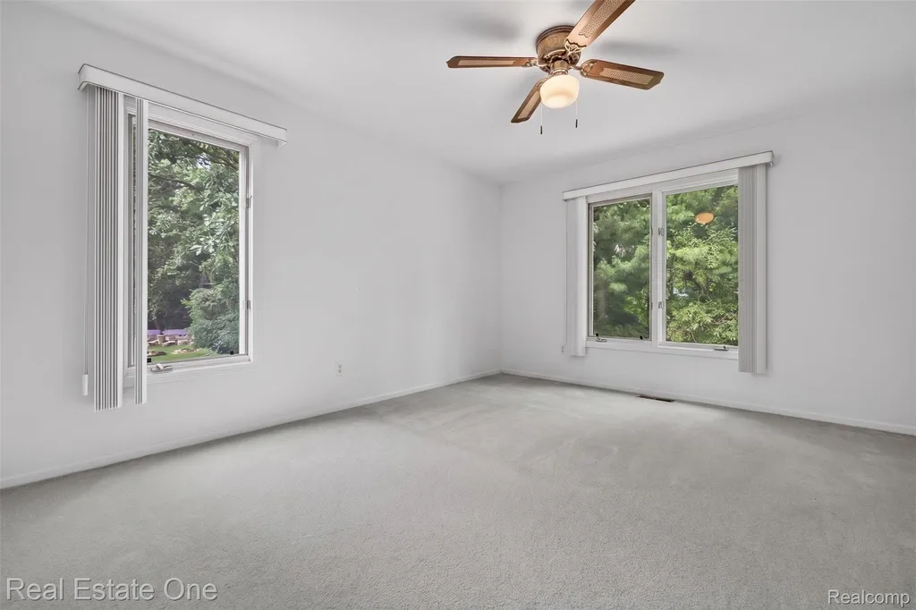 3400 Wedgewood Drive Rochester Hills City MI 48306