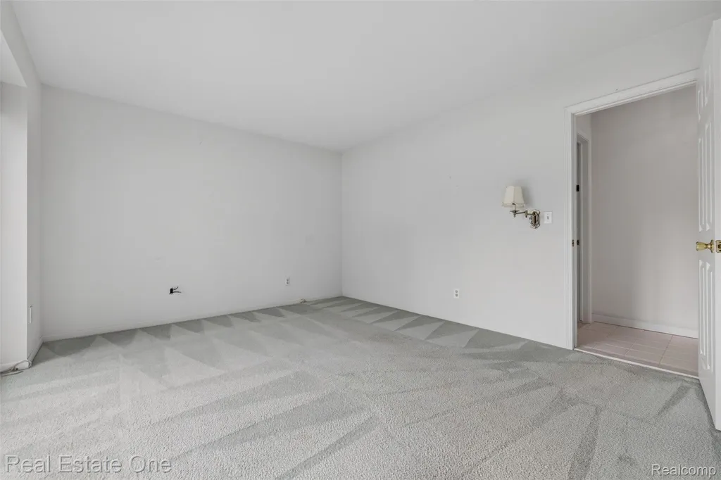 3400 Wedgewood Drive Rochester Hills City MI 48306