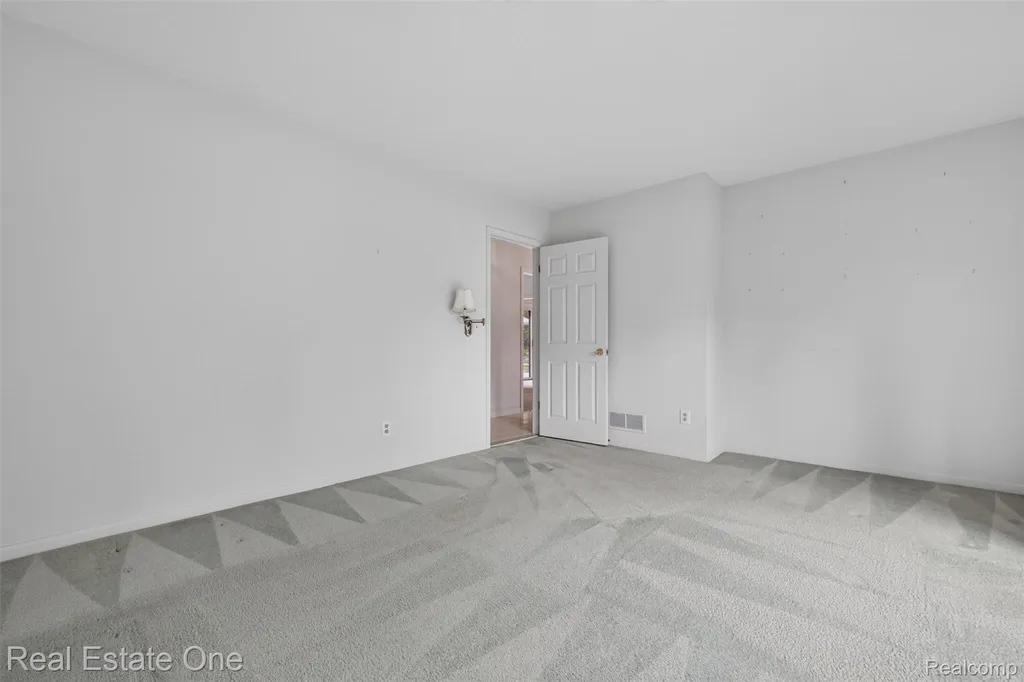 3400 Wedgewood Drive Rochester Hills City MI 48306