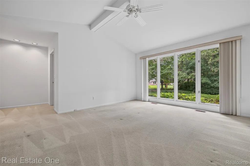 3400 Wedgewood Drive Rochester Hills City MI 48306