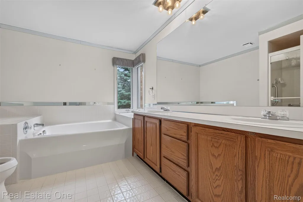 3400 Wedgewood Drive Rochester Hills City MI 48306
