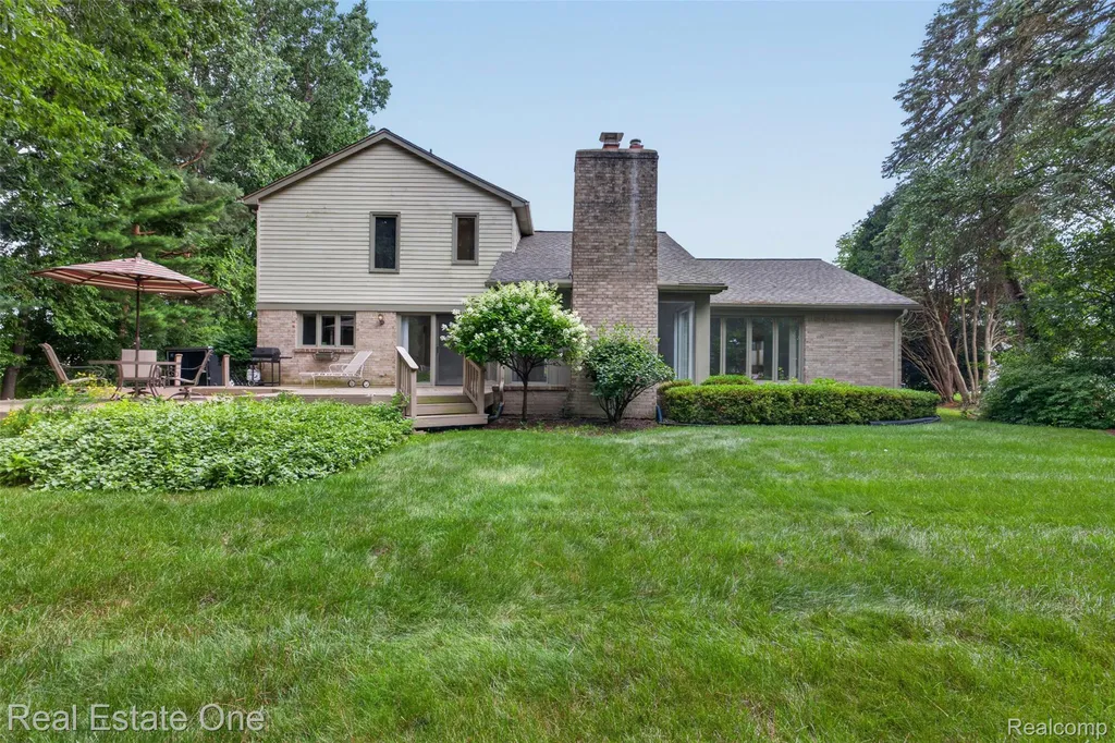 3400 Wedgewood Drive Rochester Hills City MI 48306